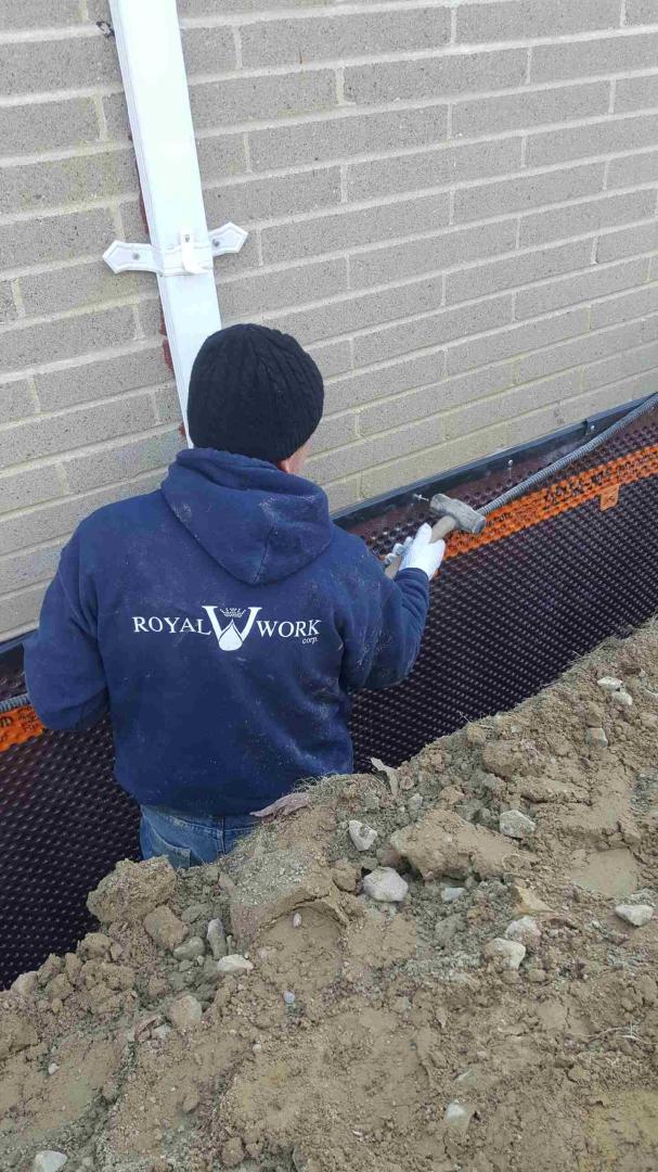 Waterproofing an exterior wall with membrane